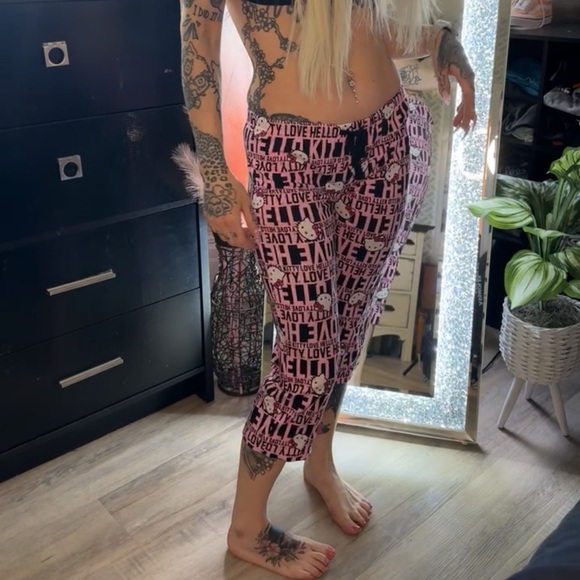 Hello Kitty PJ Capris - Picture 3 of 4